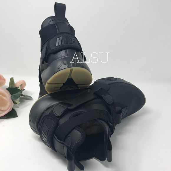 Nike Air Huarache City Black W AUTHENTIC - Picture 6 of 8